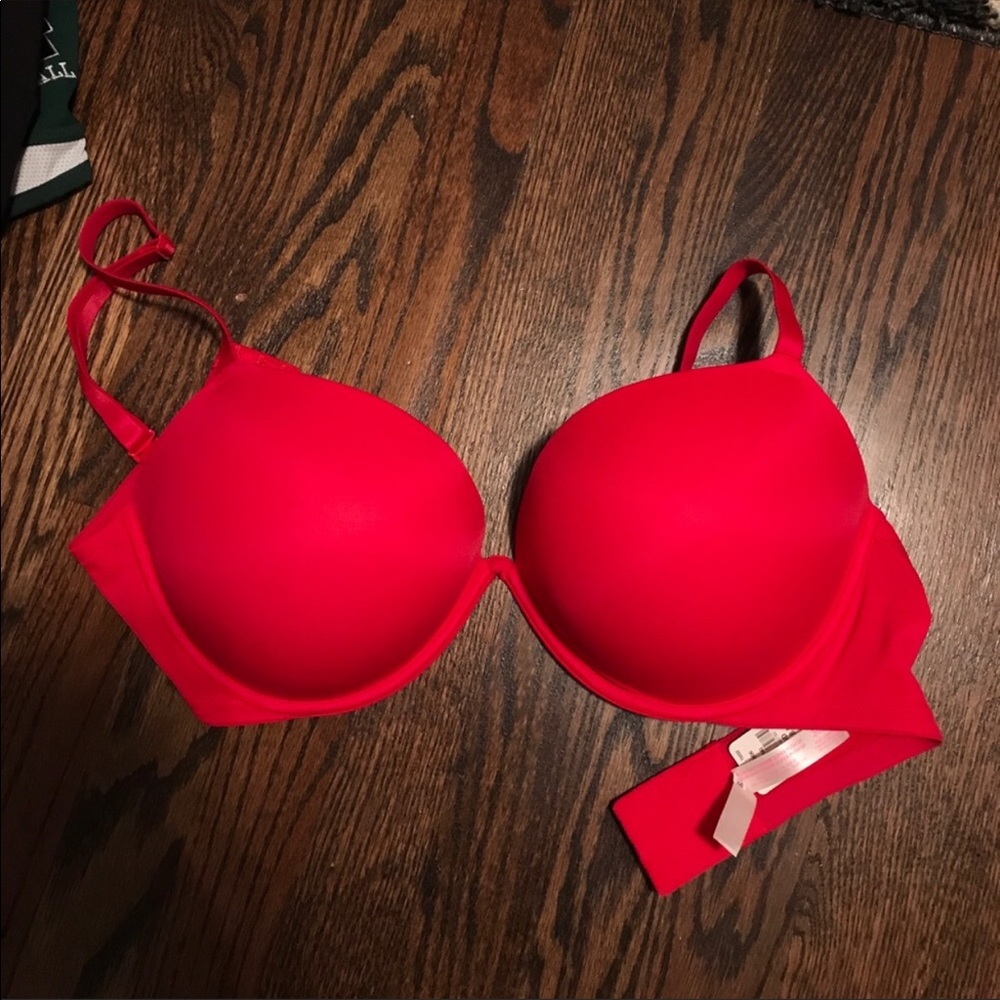 Victoria’s Secret red “Super Push Up” bra (36DD)